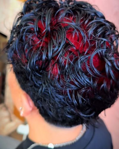 Raíces fantasma color rojos