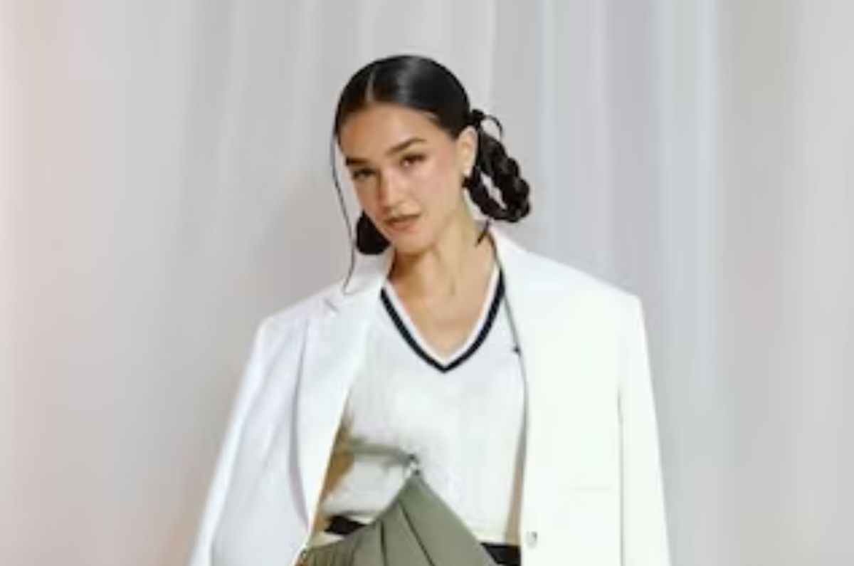 Ale Capetillo deslumbra en la Paris Fashion Week con un look que derrocha elegancia