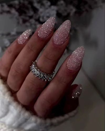 Uñas con glitter completo para Navidad y Año Nuevo