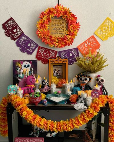 Ofrenda pequeña con retrato en el centro