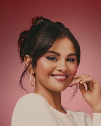 Selena Gomez lanza set de maquillaje exclusivo de su boda 0