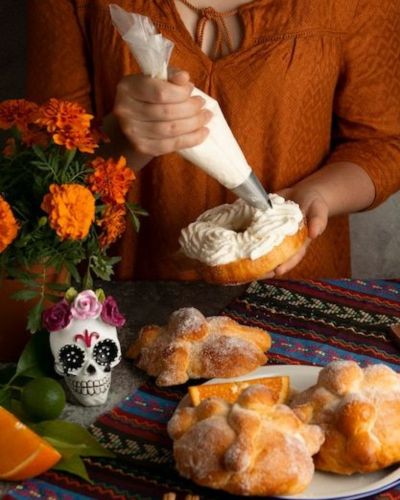 Panes gourmet con crema de mantequilla en el centro