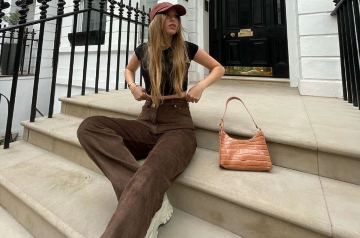 Jeans en tonos tierra: la gran tendencia del otoño 2025