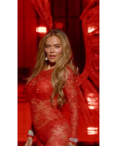 Maquillaje y peinado de Karol G VSFS