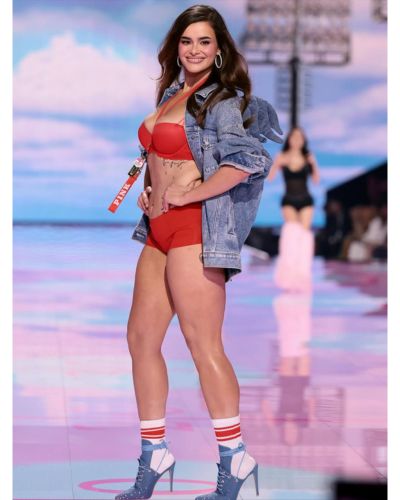Modelos plus size Victoria’s Secret Fashion Show 2025.