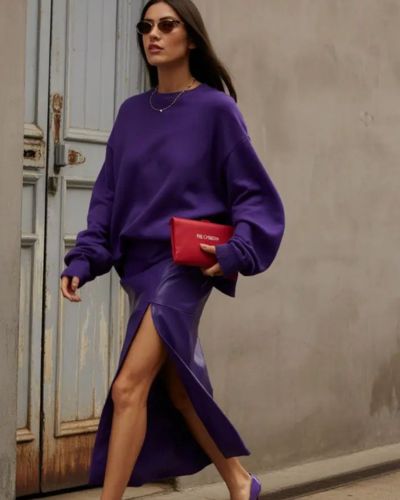 Outfits con color morado intenso