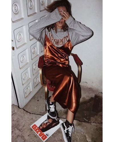 Outfits con colores métalicos
