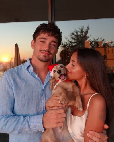 Charles Leclerc, su novia y su perrito Leo en fiestas de fin de año