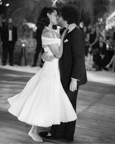 Selena Gomez y Benny Blanco bailando