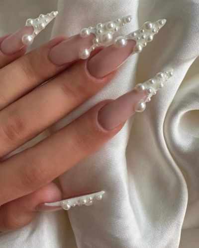 Diseños de uñas con perlas