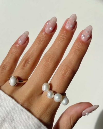 Diseños de uñas con perlas