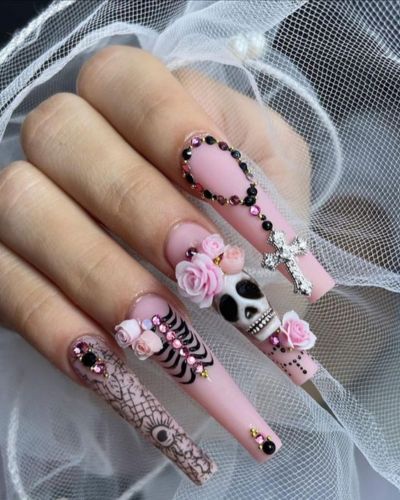 Uñas XXL en color rosa con figura de catrina en 3D