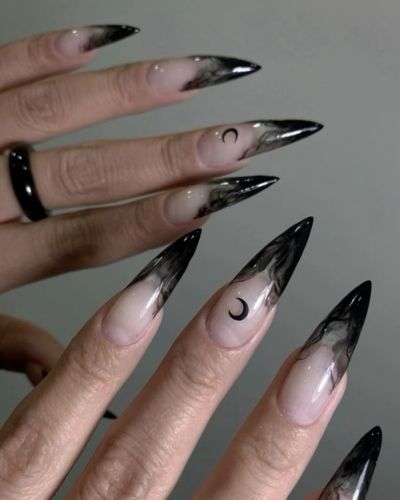 Uñas negras elegantes 