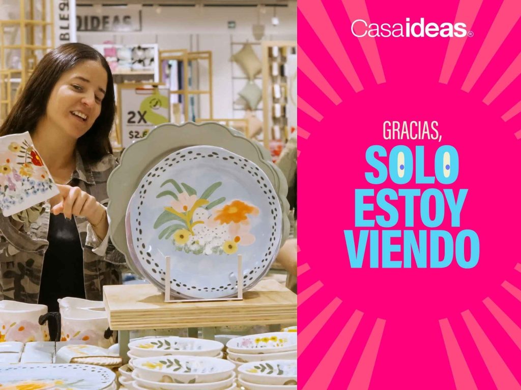 Mujer comprando en Casaideas