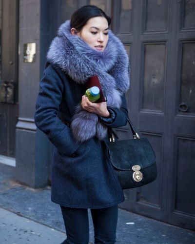 Bufandas de faux fur: piensa en ellas como tu estola contemporánea. 