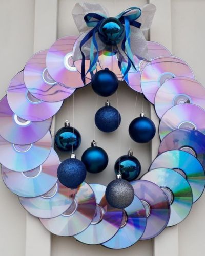 Adornos navideños con materiales reciclados: corona de Navidad