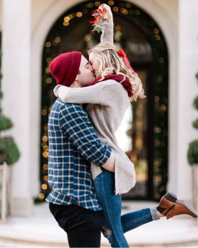 Beso bajo el muerdágo