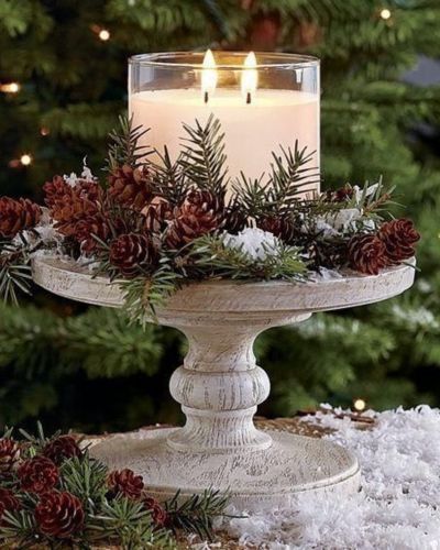 Decoraciones minimalistas con vela y pino