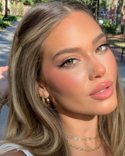 Clean makeup look en tonos rosados