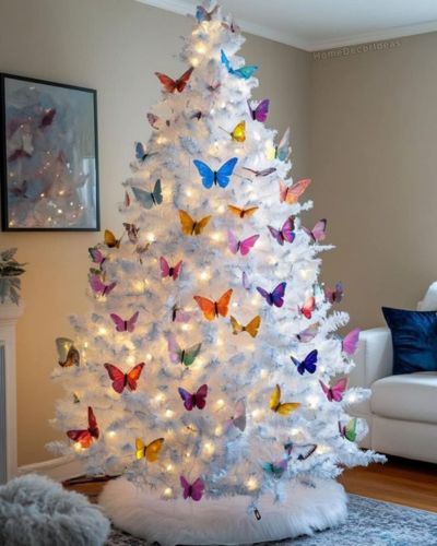 Colores en árboles de Navidad en tendencia: Blanco con mariposas de colores