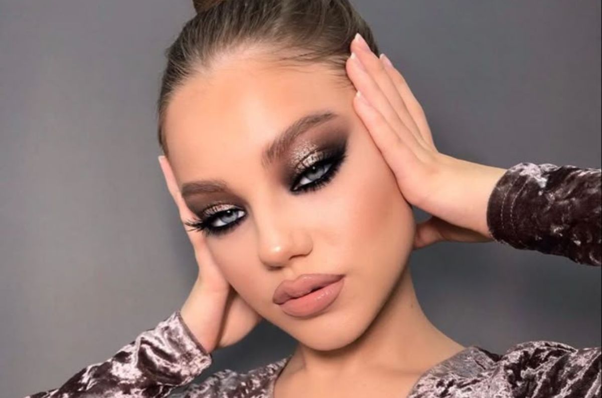 ¿Cómo hacer un smokey eye profesional para agrandar los ojos?