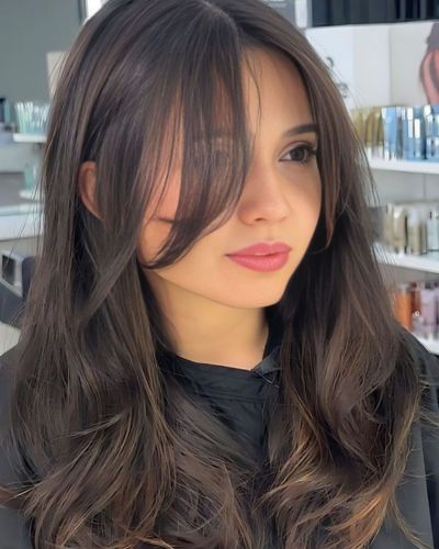 Cortes de cabello que afinan el rostro: Curtain bangs