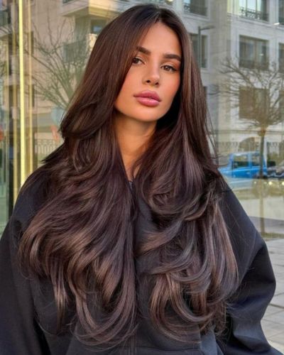 Corte con capas largas