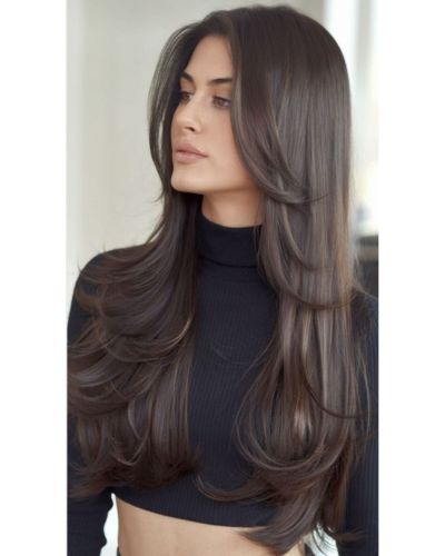 Cortes de cabello que afinan el rostro: capas largas