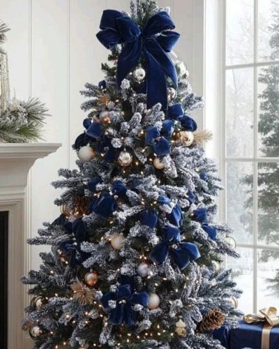 Decoración de árboles de Navidad 2025: decoraciones en color azul + dorado