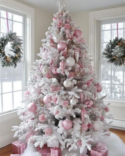 Decoración de árboles de Navidad 2025: decoraciones en color rosa + blanco