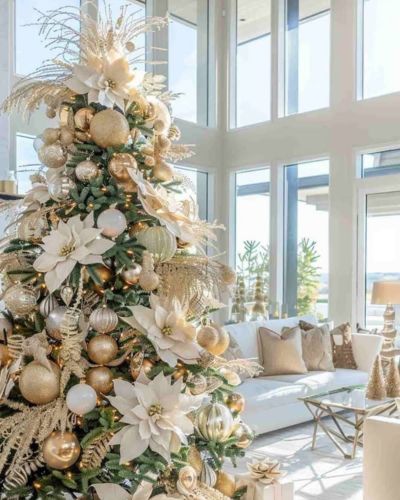 Árbol con decoración dorada 