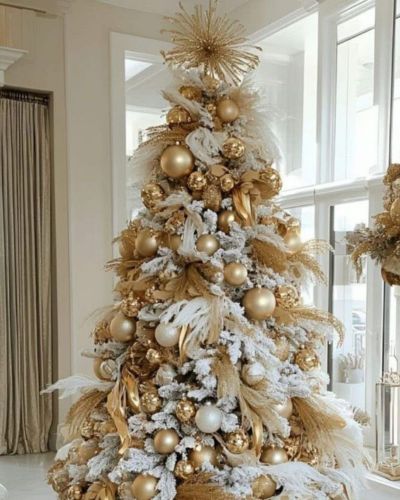 Árbol con decoración dorada 