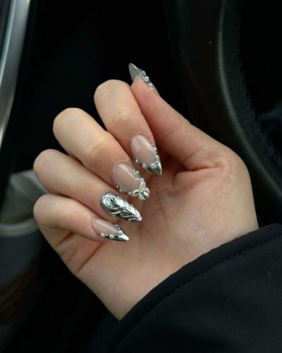 Francés metálico con detalles en relieve