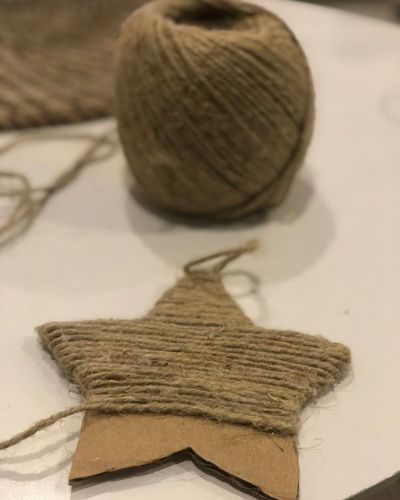 Cómo hacer esferas de tela con cartón como base