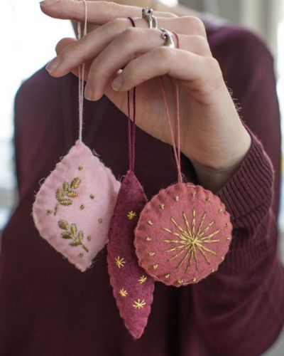 Esferas navideñas de tela en color rosa