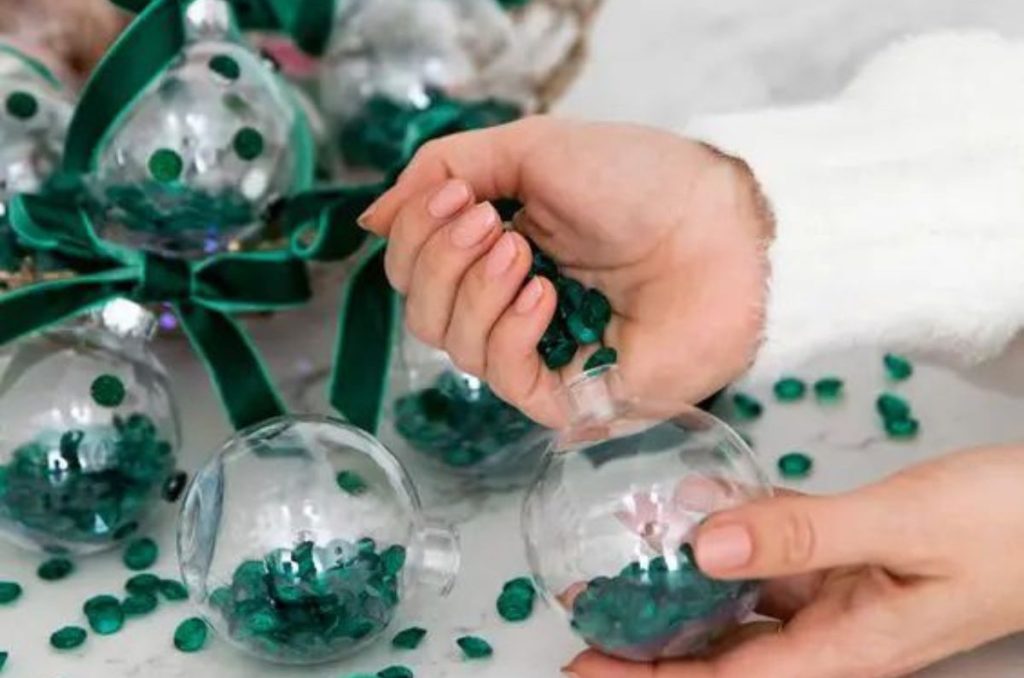 DIY: esferas navideñas en color esmeralda