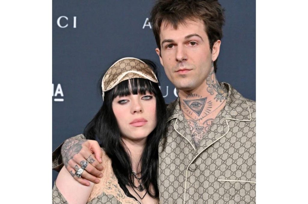 Billie Eilish junto a Jesse Rutherford, vocalista de The Neighbourhood, posando como pareja