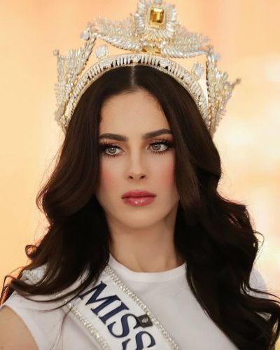 Fátima Boch usando su corona de Miss Universe