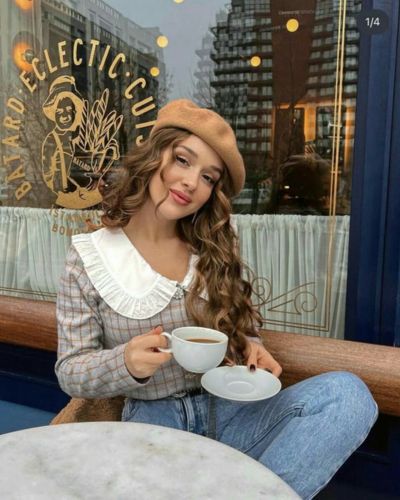 Outfit parisino con boina beige