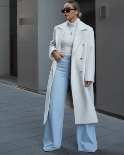 Looks con jeans wide leg, suéter cuello de tortuga y abrigo largo