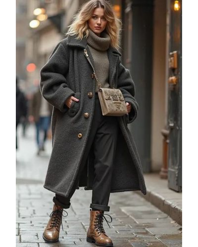 Outfit casual de invierno con botas estilo militar y abrigo largo