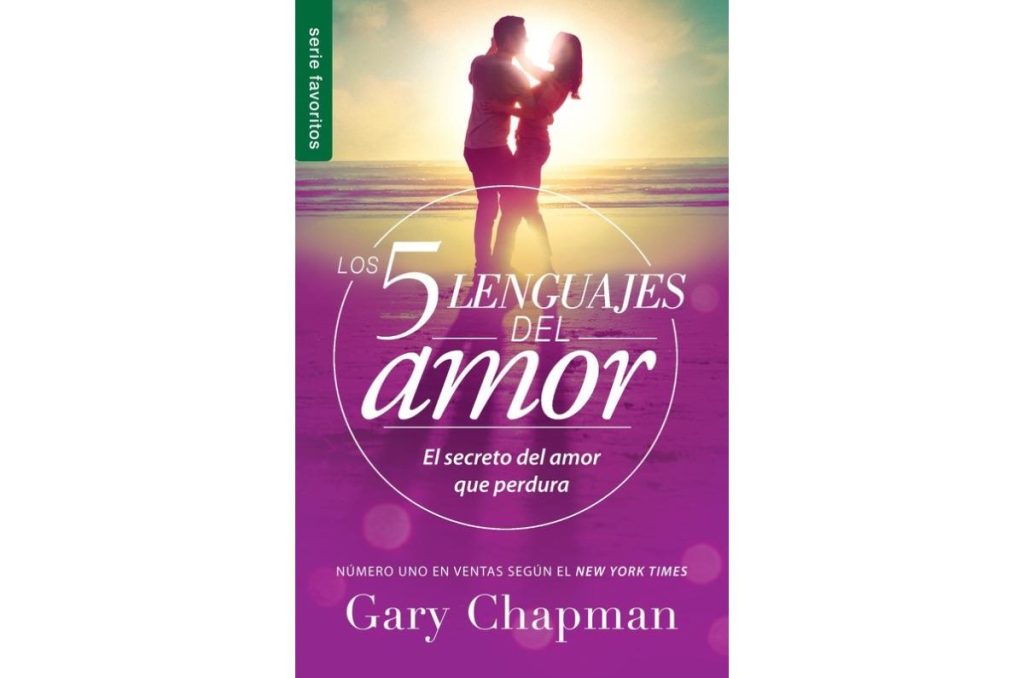 Portada del libro Los cinco lenguajes del amor de Gary Chapman, centrado en comprender cómo cada persona expresa y recibe amor