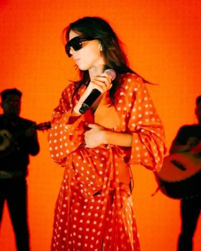 Majo Aguilar sobre el escenario