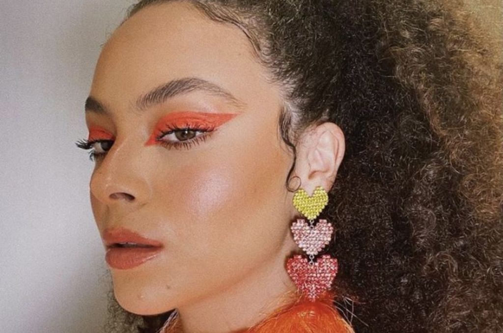 Delineado con sombras en color naranja