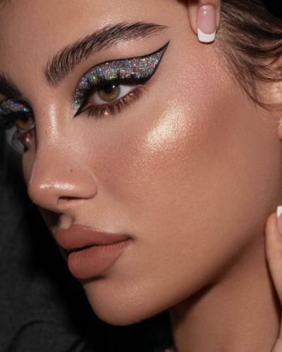 Sombras con brillo + delinado gráfico negro