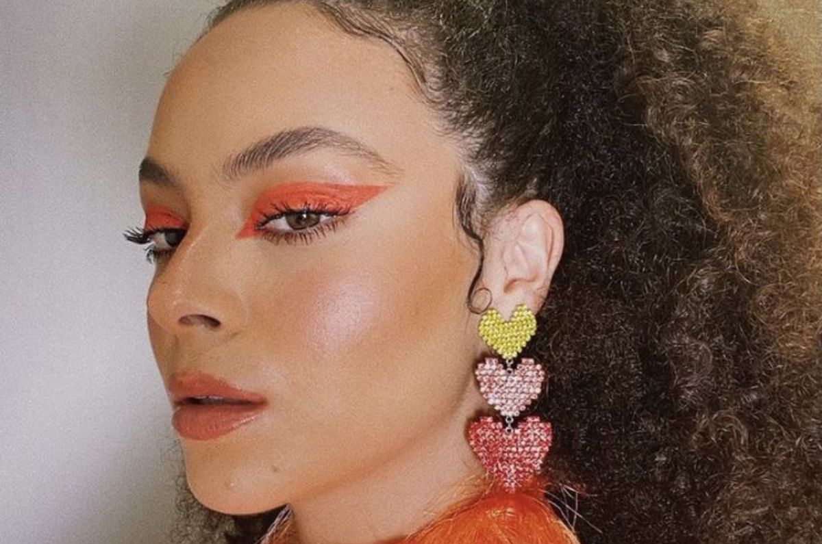 Looks de maquillaje con vibes tropicales, perfectos para ir al concierto de Bad Bunny