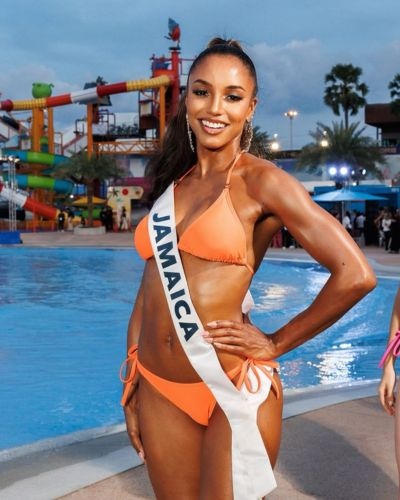 Gabrielle Henry en bikini naranja