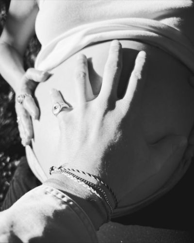 Natalia Lafourcade baby bump