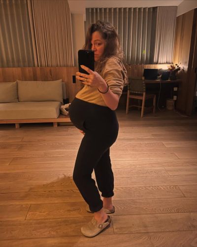 Natalia Lafourcade pancita de embarazo