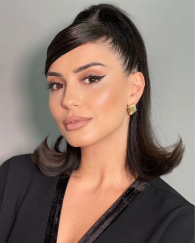 Coleta alta en melena corta